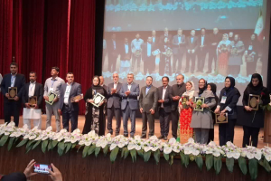 تقدیر از مراقب سلامت اصفهانی به عنوان نمونه کشوری در مراسم روز بهورز