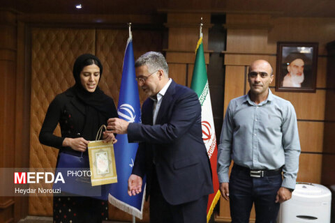 تقدیر وزیر بهداشت از قهرمان پرش طول آسیا و دانش‌آموخته دانشگاه علوم پزشکی اصفهان