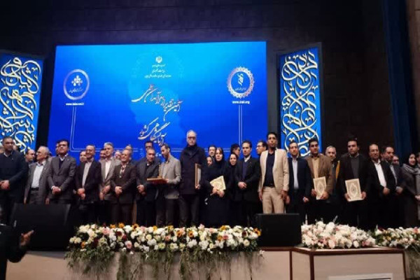 تقدیر از دکتر سیداحمد واعظ در آیین سرآمدان علمی کشور