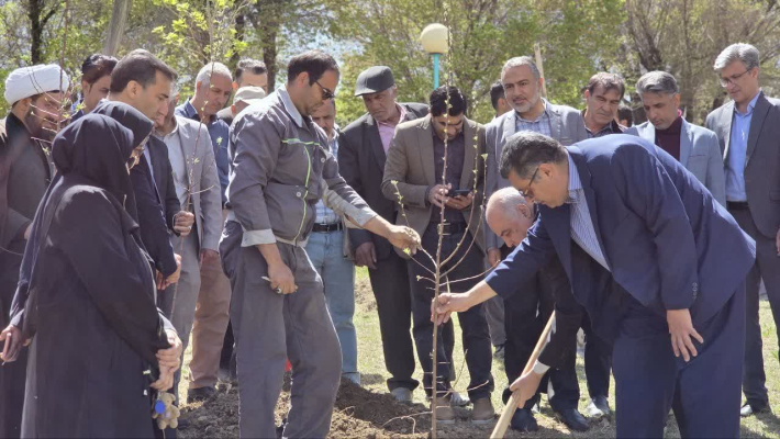 دانشگاهیان دانشگاه علوم پزشکی اصفهان به پویش درخت کاری  پیوستند