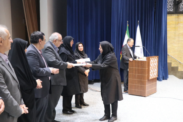 تجلیل از ماماهای منتخب استان