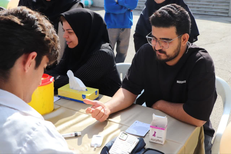 برنامه غربالگری و آموزش به مناسبت روز جهانی دیابت در دانشکده پرستاری و مامایی