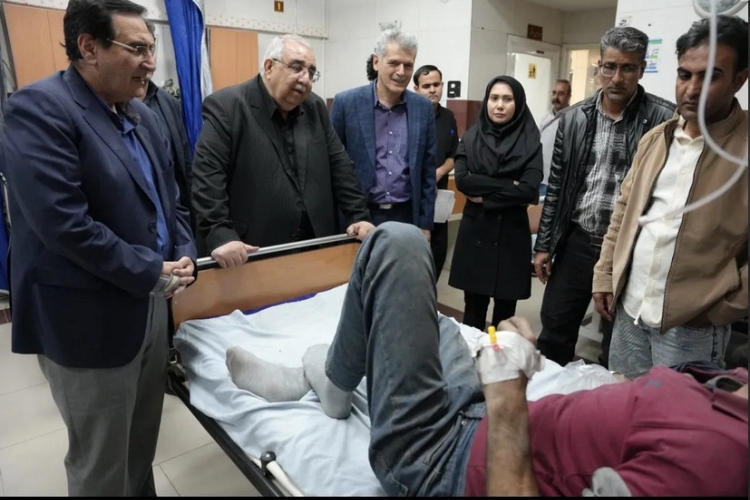 عیادت رئیس دانشگاه از مجروحان حملات و جنایات رژیم صهیونیستی و آمریکایی