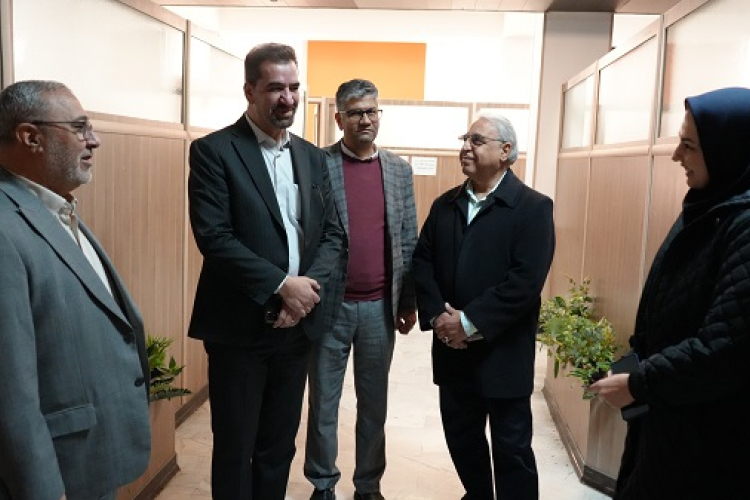 بازدید معاون اجرایی معاونت تحقیقات و فناوری وزارت بهداشت از دانشگاه به مناسبت هفته پژوهش