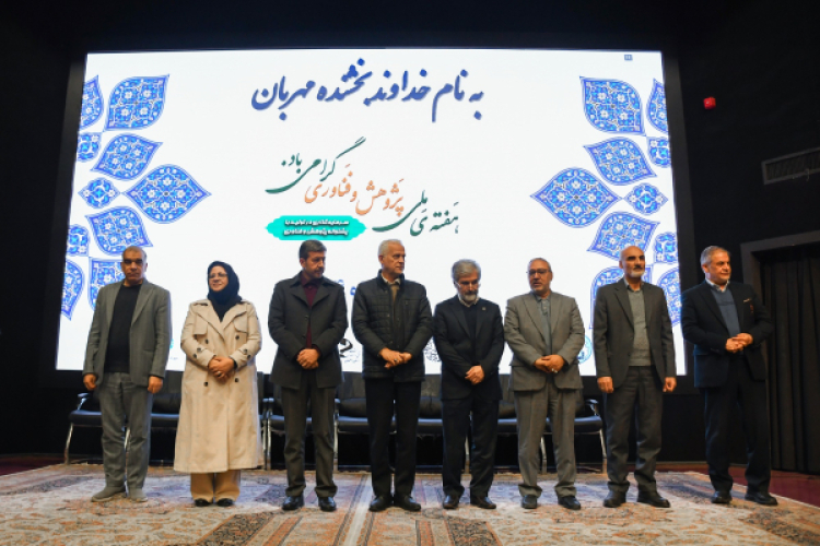 تجلیل از 2 عضو هیأت علمی و یک دانشجوی دانشگاه علوم پزشکی اصفهان در آیین تقدیر از پژوهشگران برتر استان