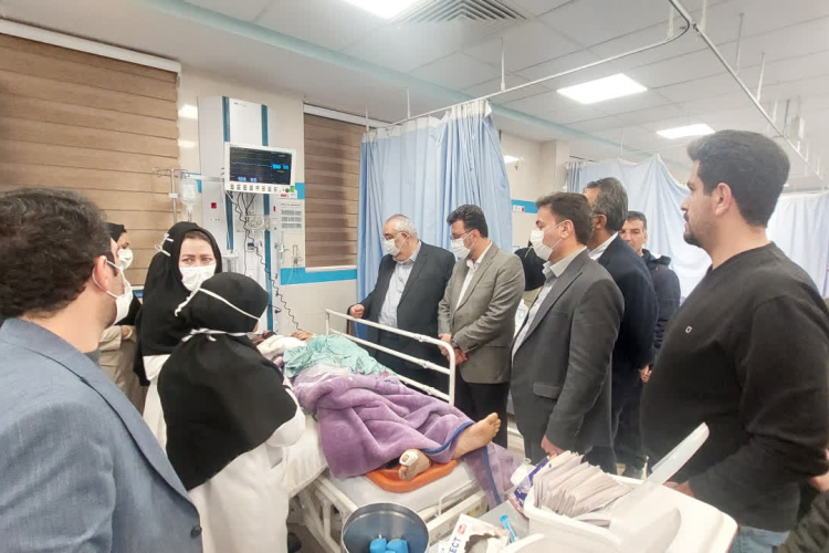 حضور رئیس دانشگاه در محل حادثه واژگونی اتوبوس محور اصفهان–نطنز و عیادت از مصدومان