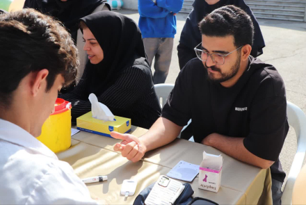 برنامه غربالگری و آموزش به مناسبت روز جهانی دیابت در دانشکده پرستاری و مامایی